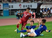 开云体育-燃烧的战斗热情，球员拼尽全力争取每一个进球的简单介绍