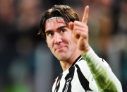 开云体育中国-包含尤文不敌佛罗伦萨：梅赛德斯奇进球波黑中锋成英雄的词条