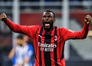 -一位球员创造奇迹连续得分，成为战斗英雄