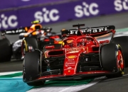 开云体育APP下载-威廉姆斯鏖战红牛车队，勒克莱尔高光表现