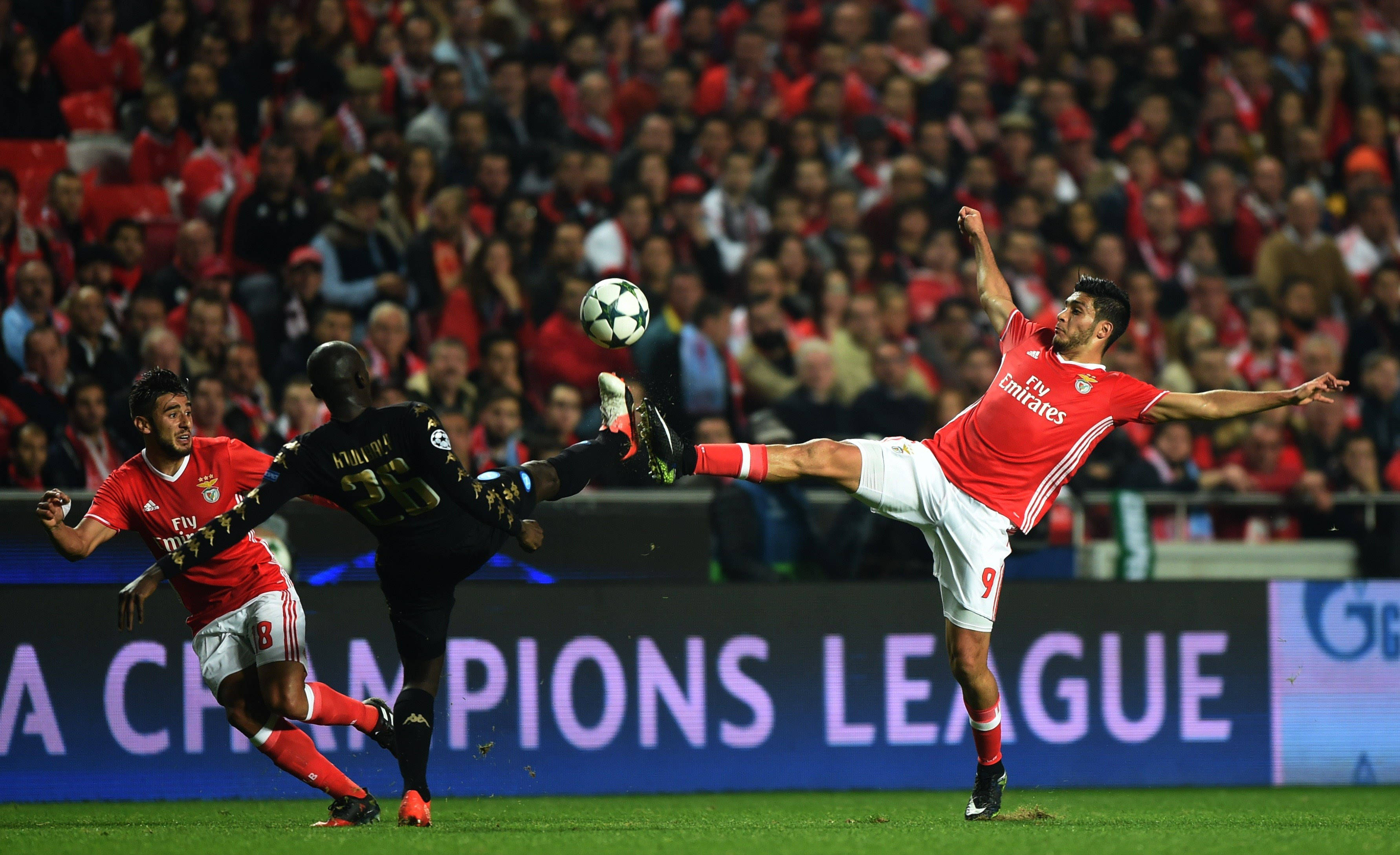 球员们在比赛中展现出了顶级的技术和体能