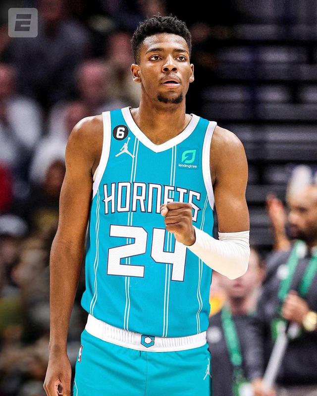 包含黄蜂队主帅获得月最佳教练称号，成绩斐然的词条