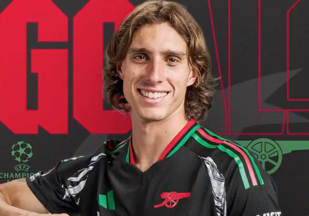 前锋突入禁区破门得分,球队领先 前锋突入禁区破门得分,球队领先