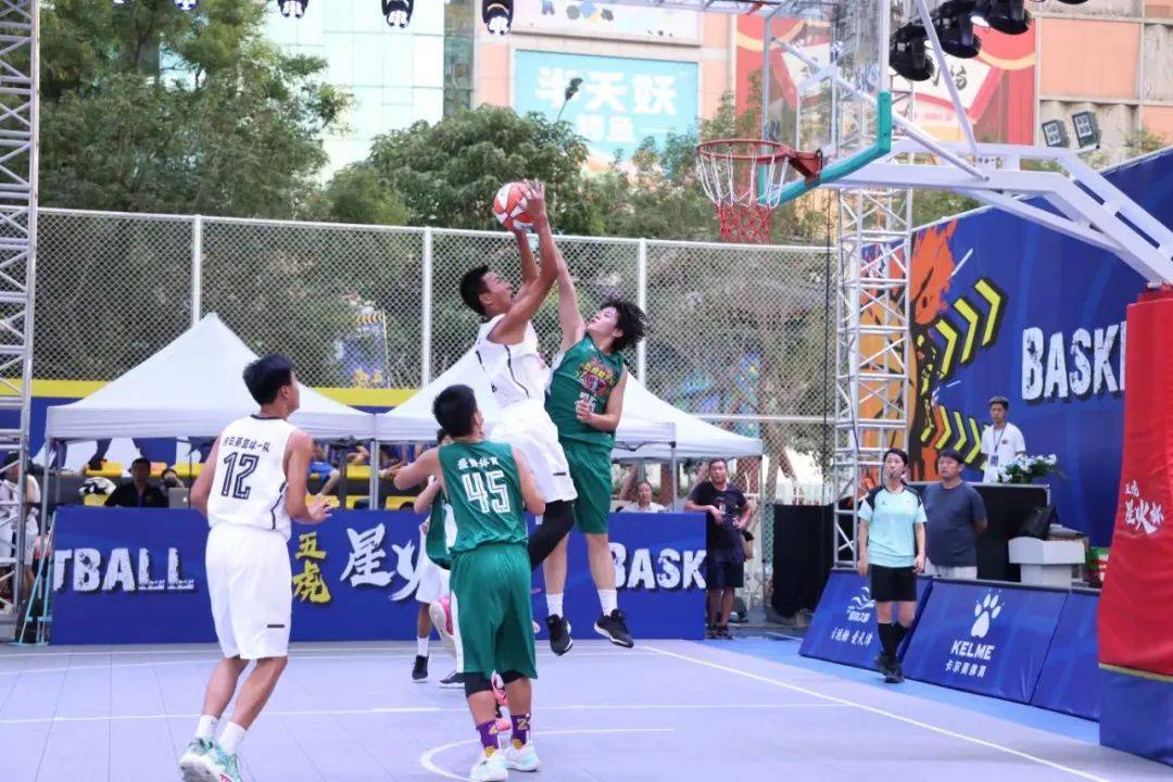 关于篮球比赛精彩纷呈，观赛者眼花缭乱的信息