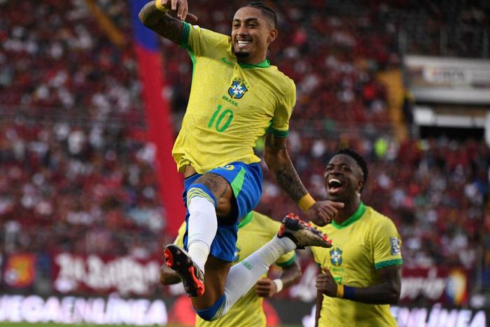 巴西国家队接连获胜，积分榜上升