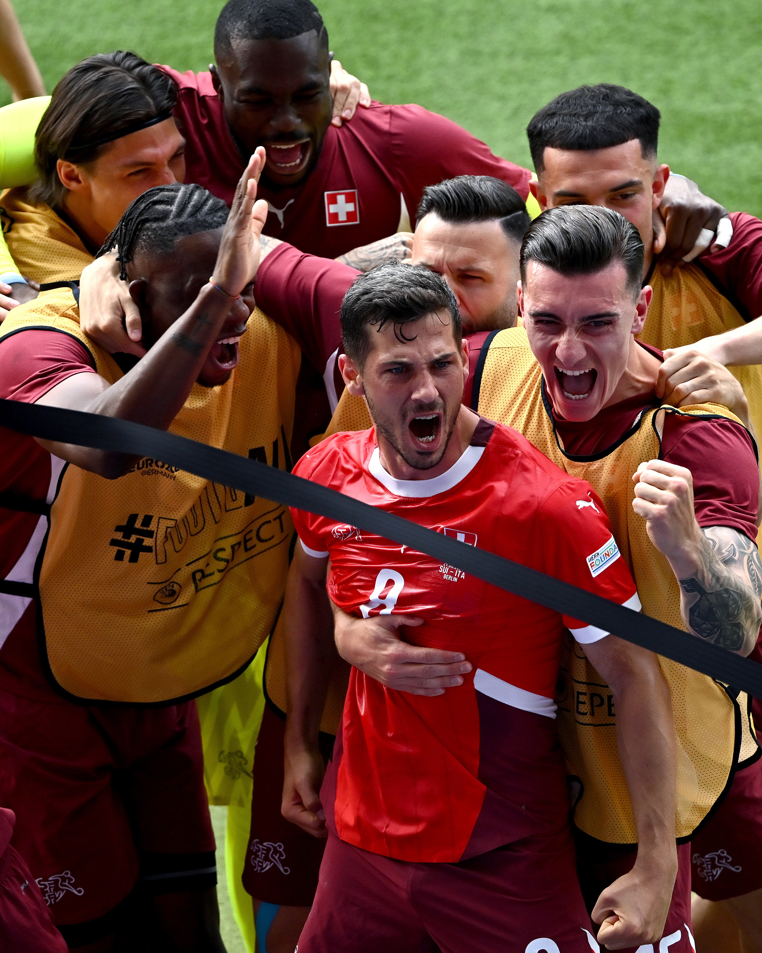 塞内加尔队大胜波黑队晋级欧洲杯小组赛最后决赛的简单介绍