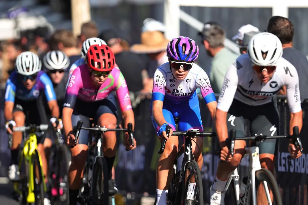 包含澳大利亚篮球新政策出台，球队备战着力提高竞技水平的词条