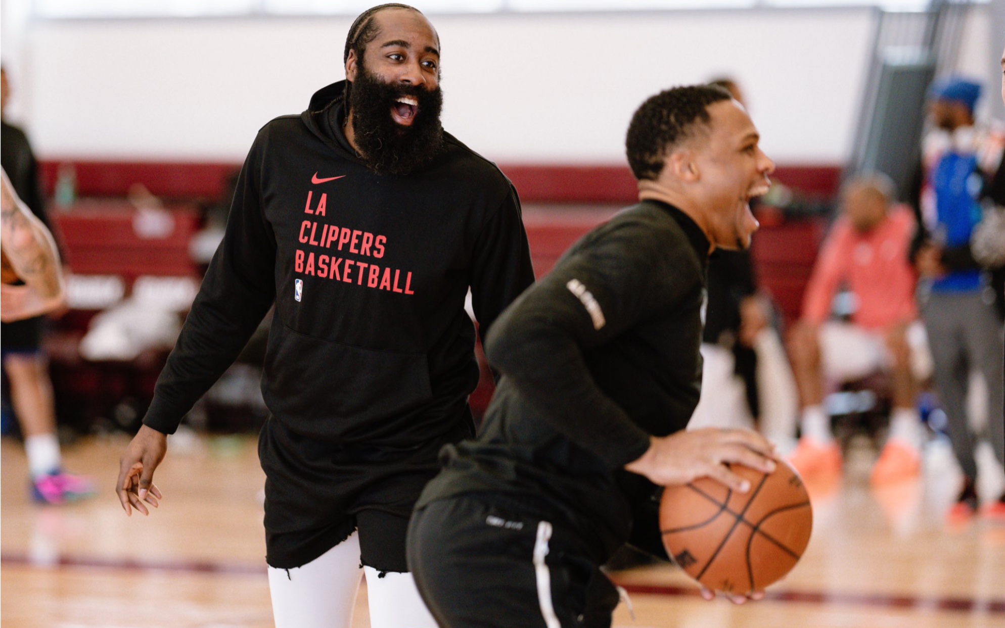 关于快船队在客场挑战中胜出，战绩稳健的信息