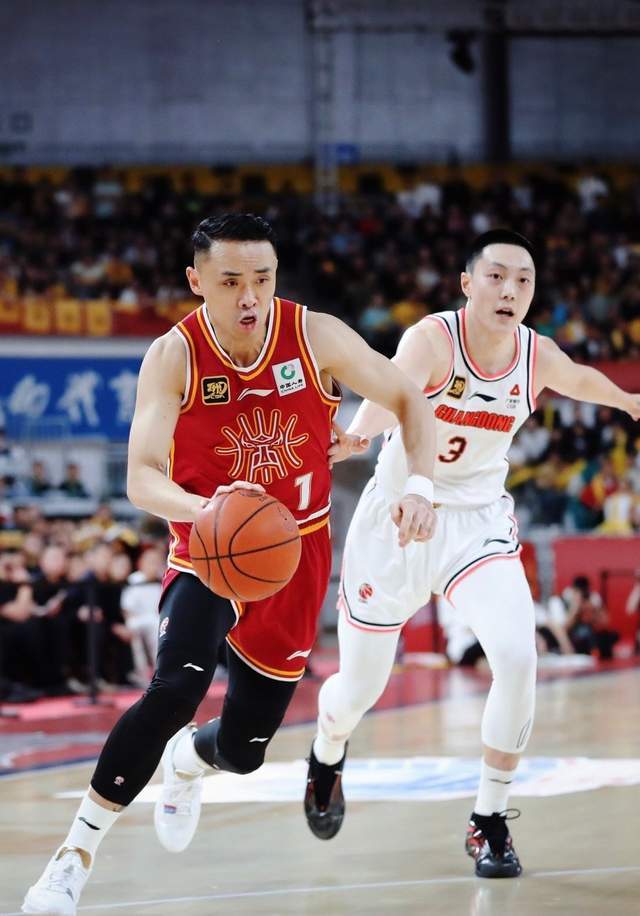 比赛中出现的紧急绝境，球员们一路奋战