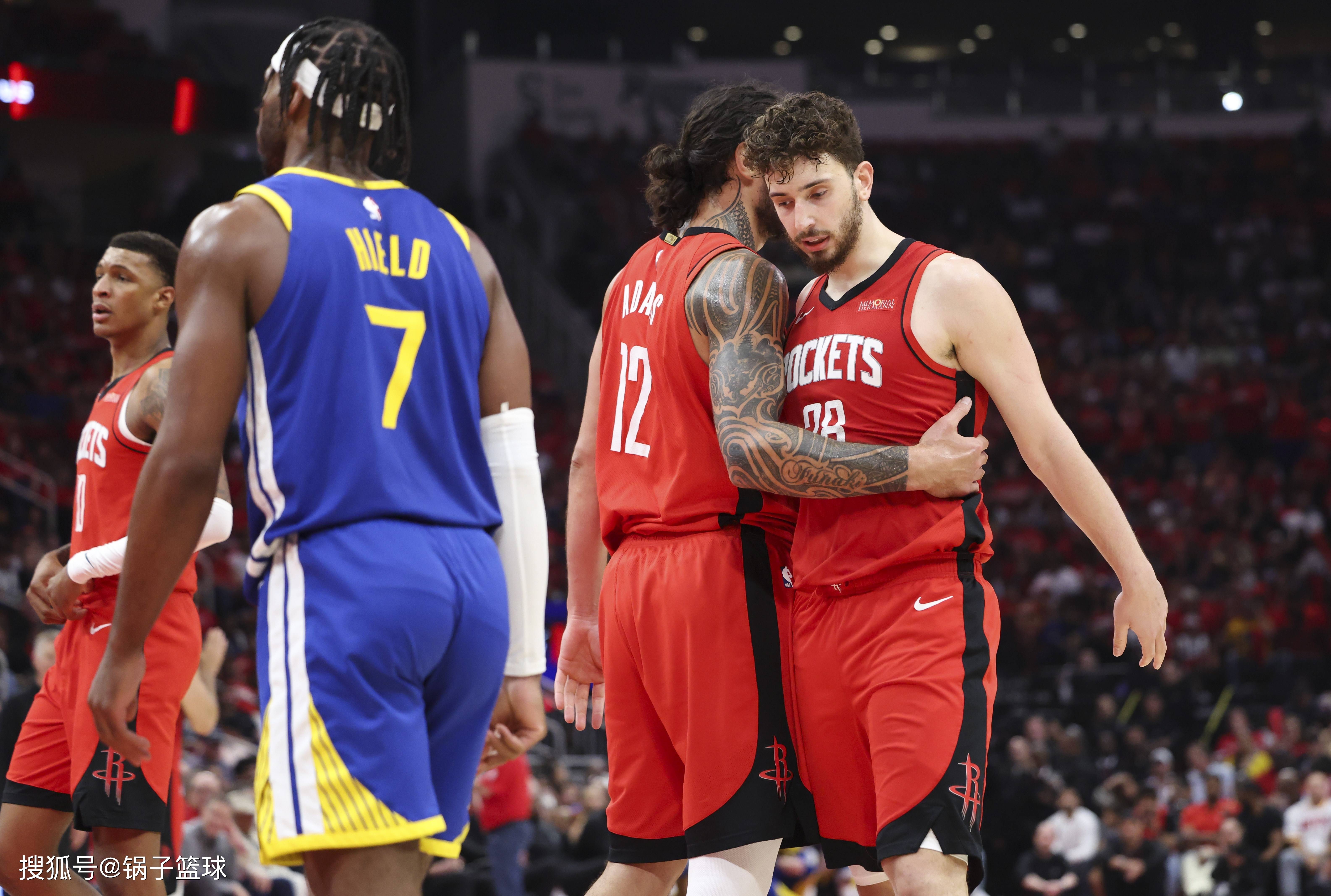 比赛中出现的紧急绝境，球员们一路奋战