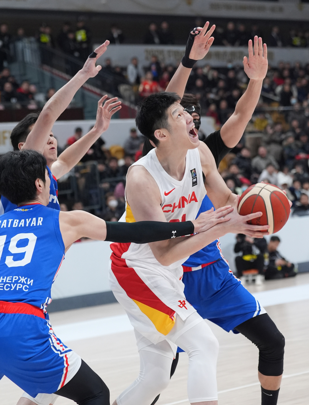 亚洲篮球选手在国际对决大放异彩