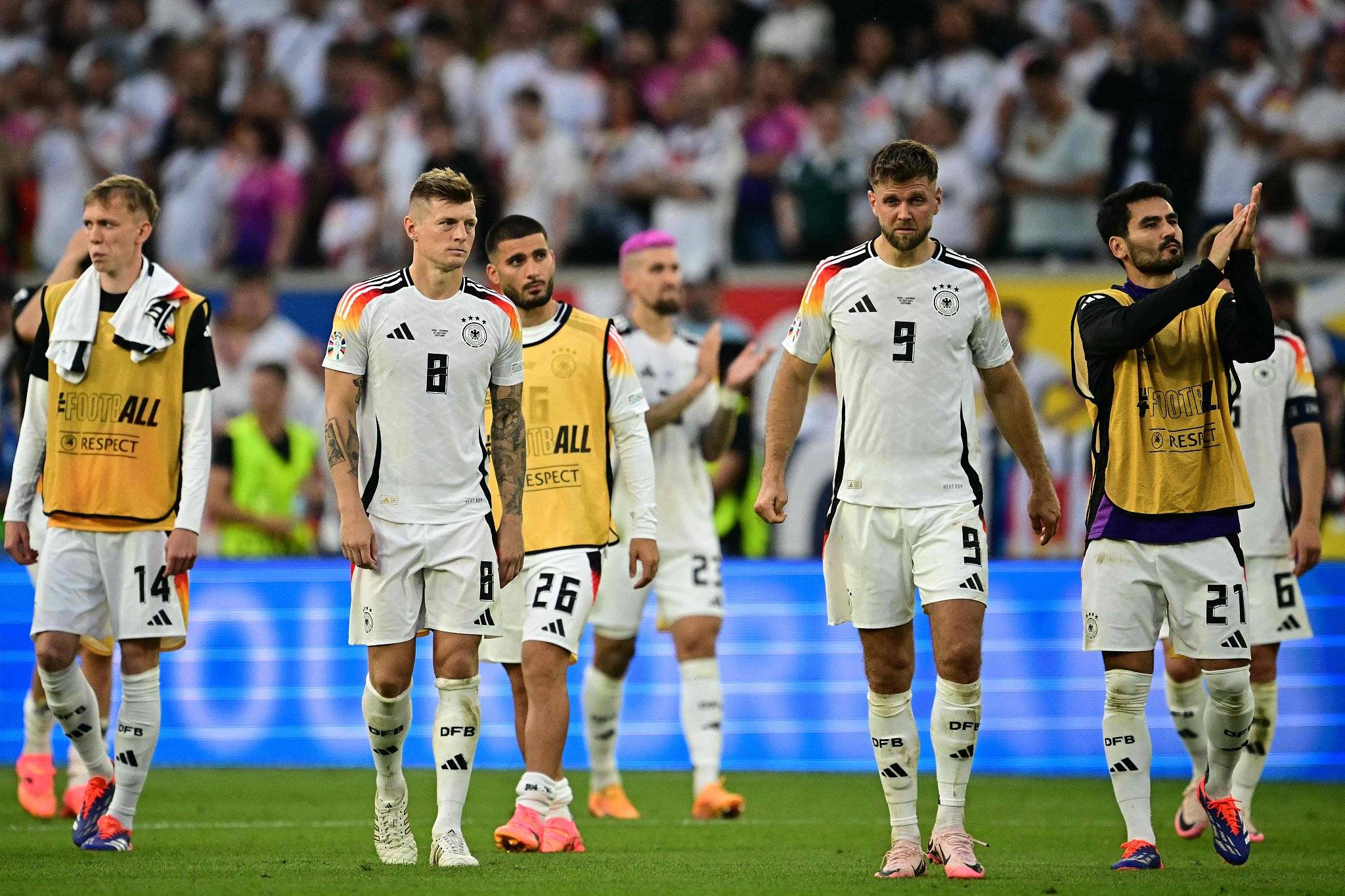 法国联赛首轮对决激烈，十支球队抢夺前四的简单介绍