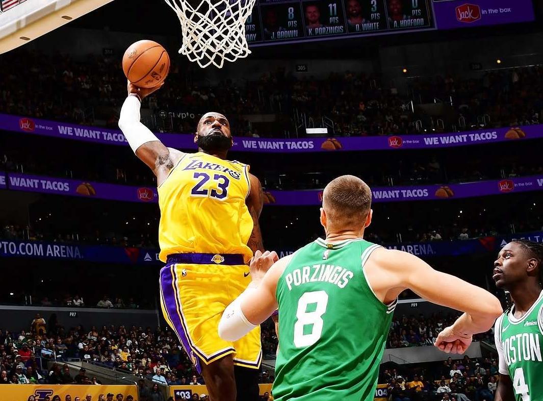 詹皇狂砍50分，领导骑士获胜