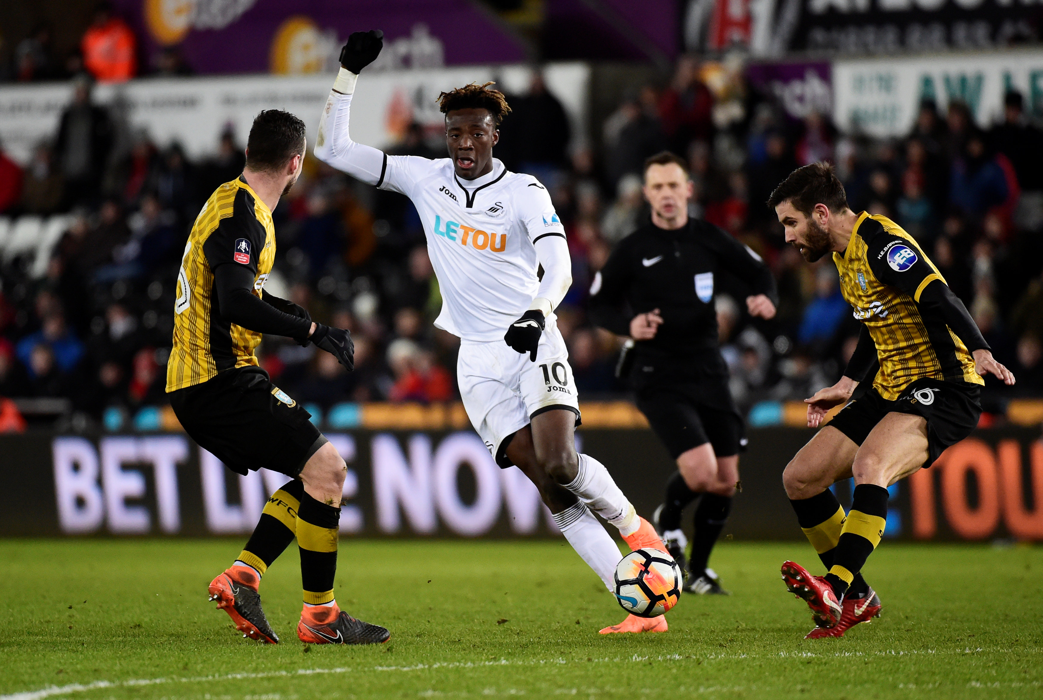 英格兰足总杯半决赛对决燃情上演的简单介绍 英格兰足总杯半决赛对决燃情上演的简单介绍