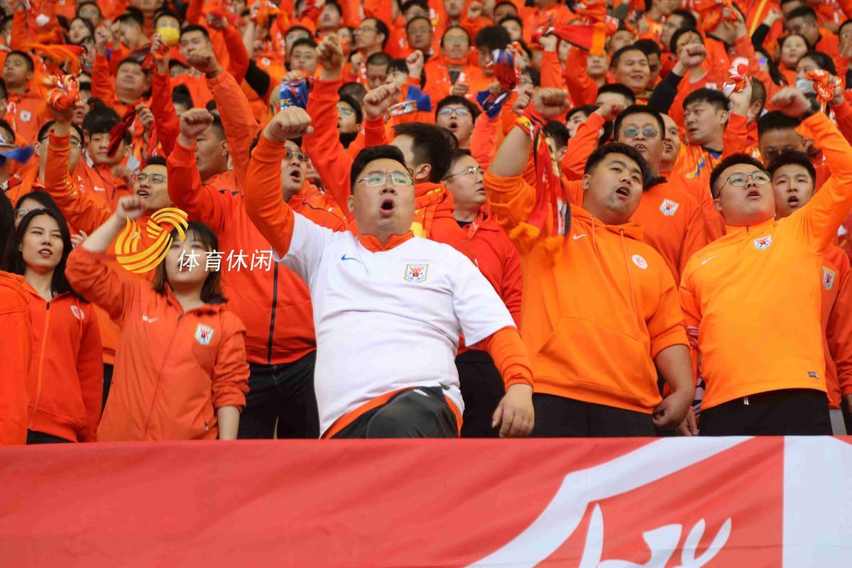 中国足球联赛将触发激烈拼搏 中国足球联赛将触发激烈拼搏