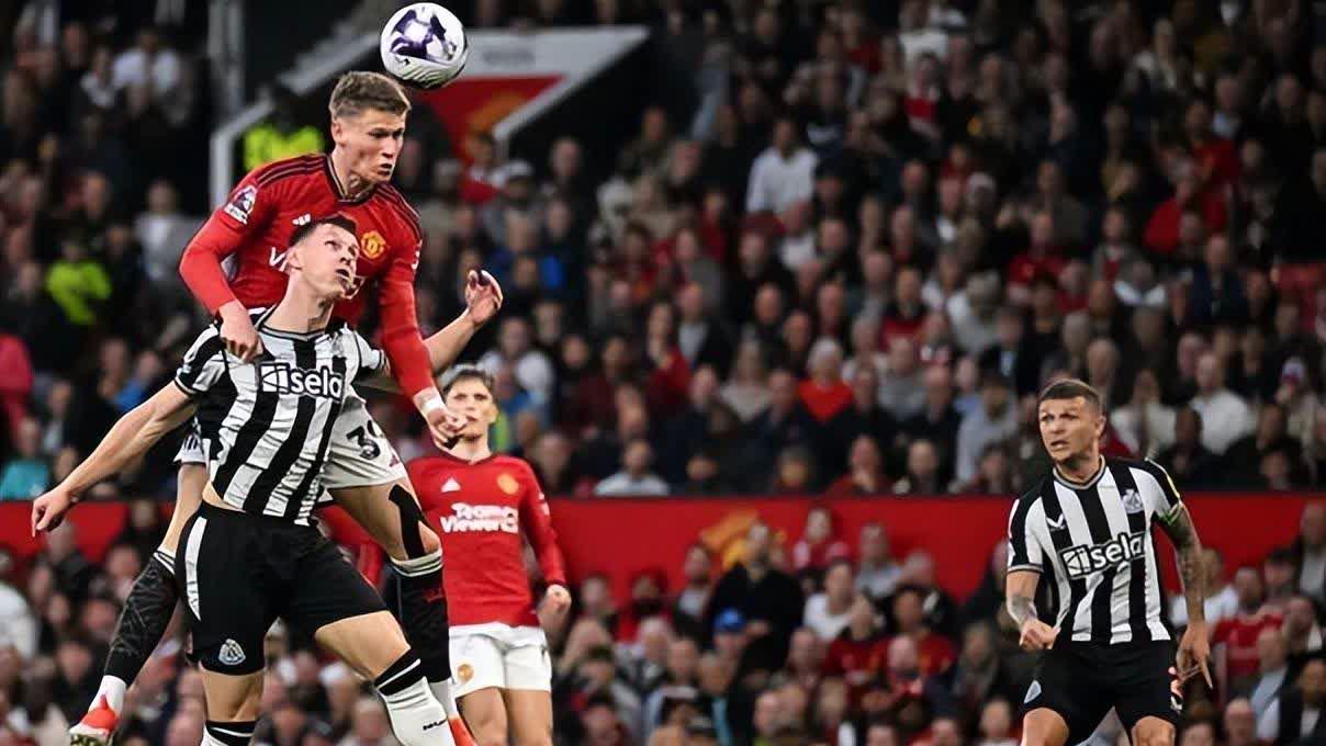 关于曼联逆袭，暂时追平领先者的信息