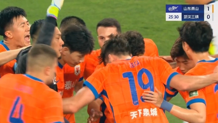 全队团结一心,击败对手 全队团结一心,击败对手