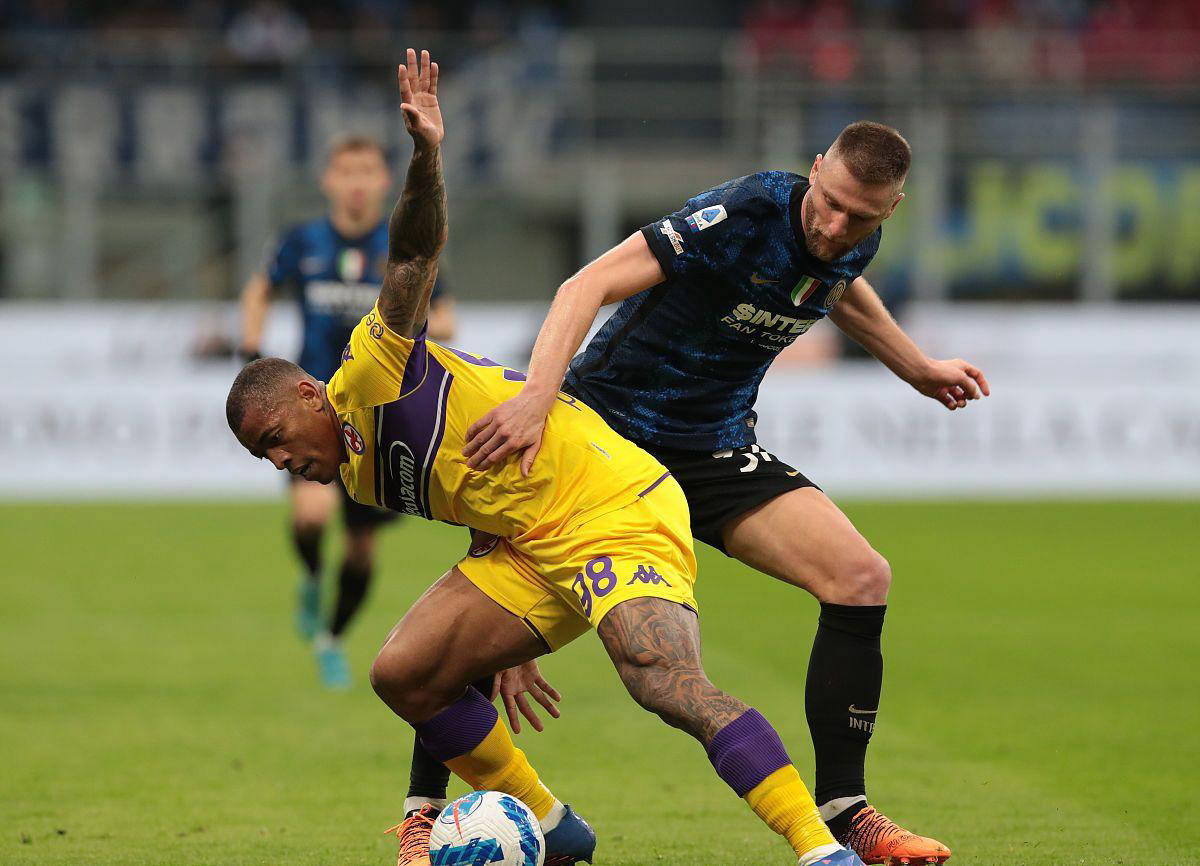 包含AC米兰遭遇佛罗伦萨逆转，遗憾输球的词条