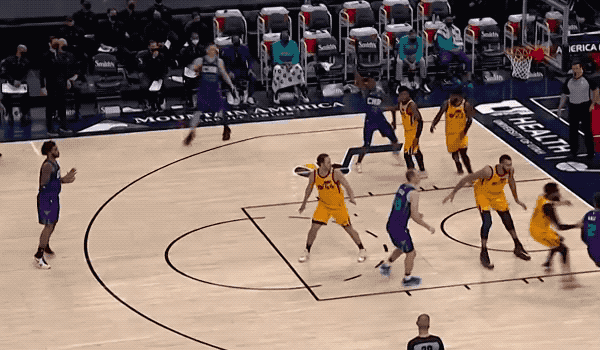 爵士队主场大胜黄蜂,米切尔砍下+得分 爵士队主场大胜黄蜂,米切尔砍下+得分