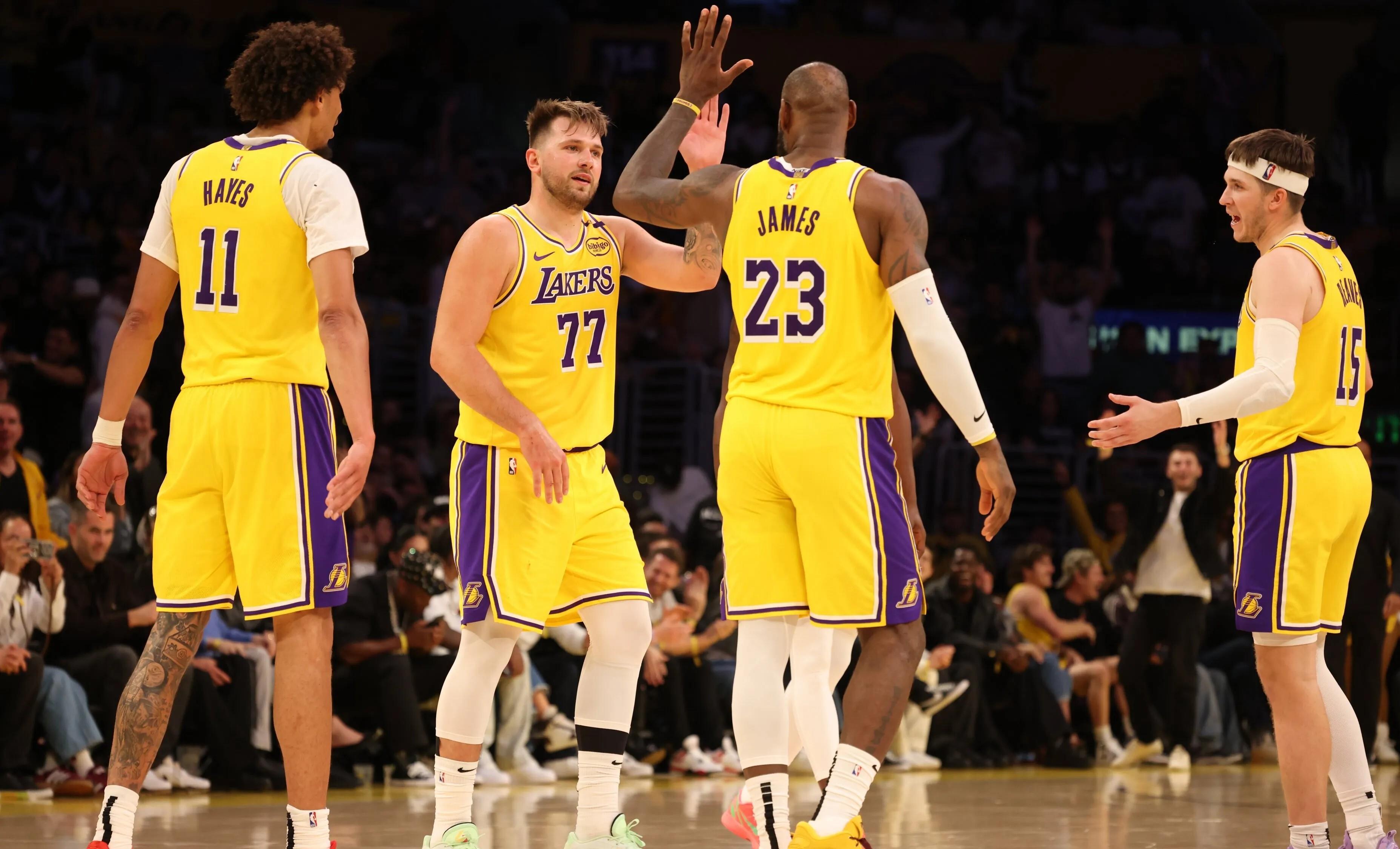 面对湖人，湖人上演悬殊一战的简单介绍