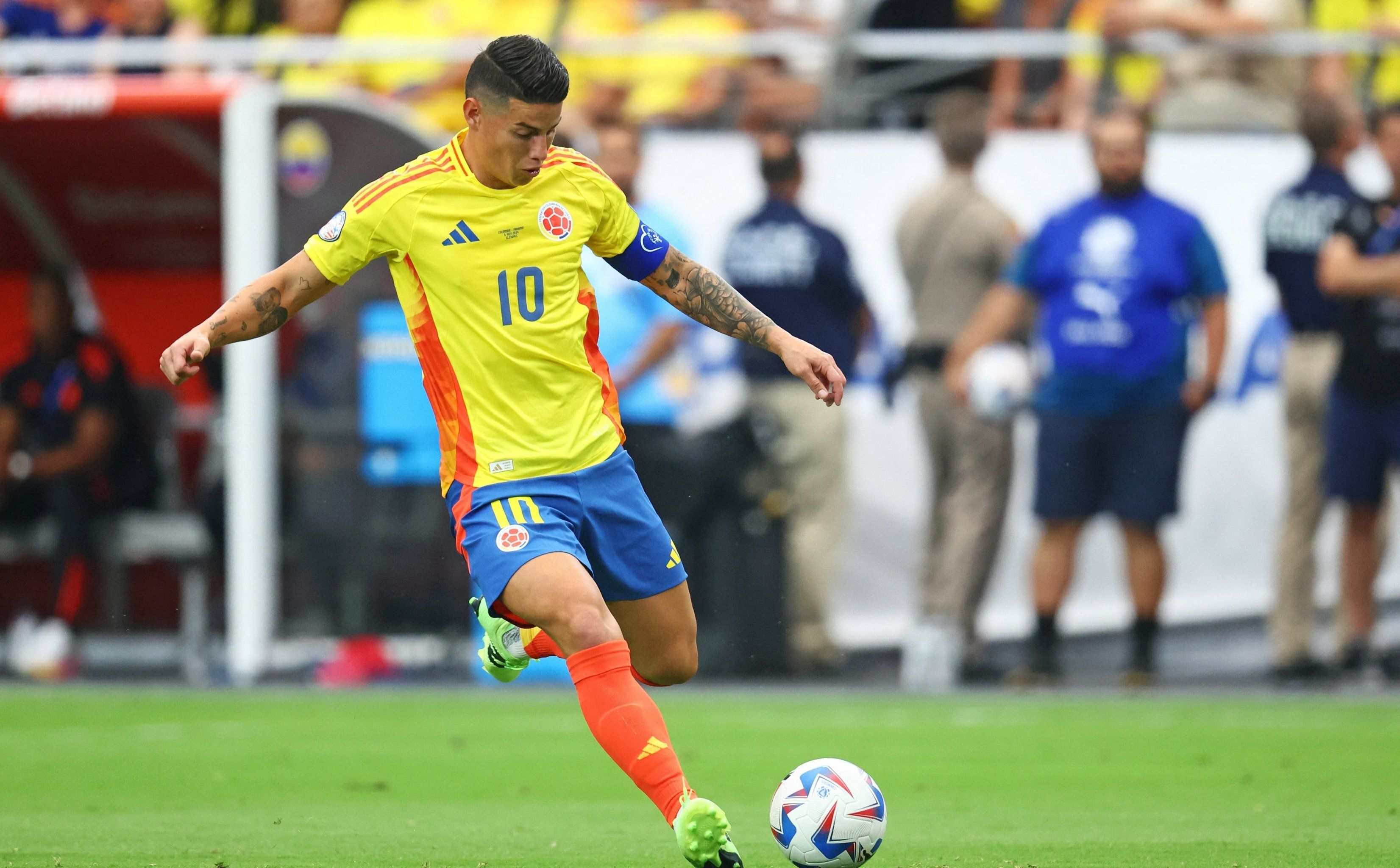 包含阿根廷队主力受伤将缺席美洲杯比赛的词条