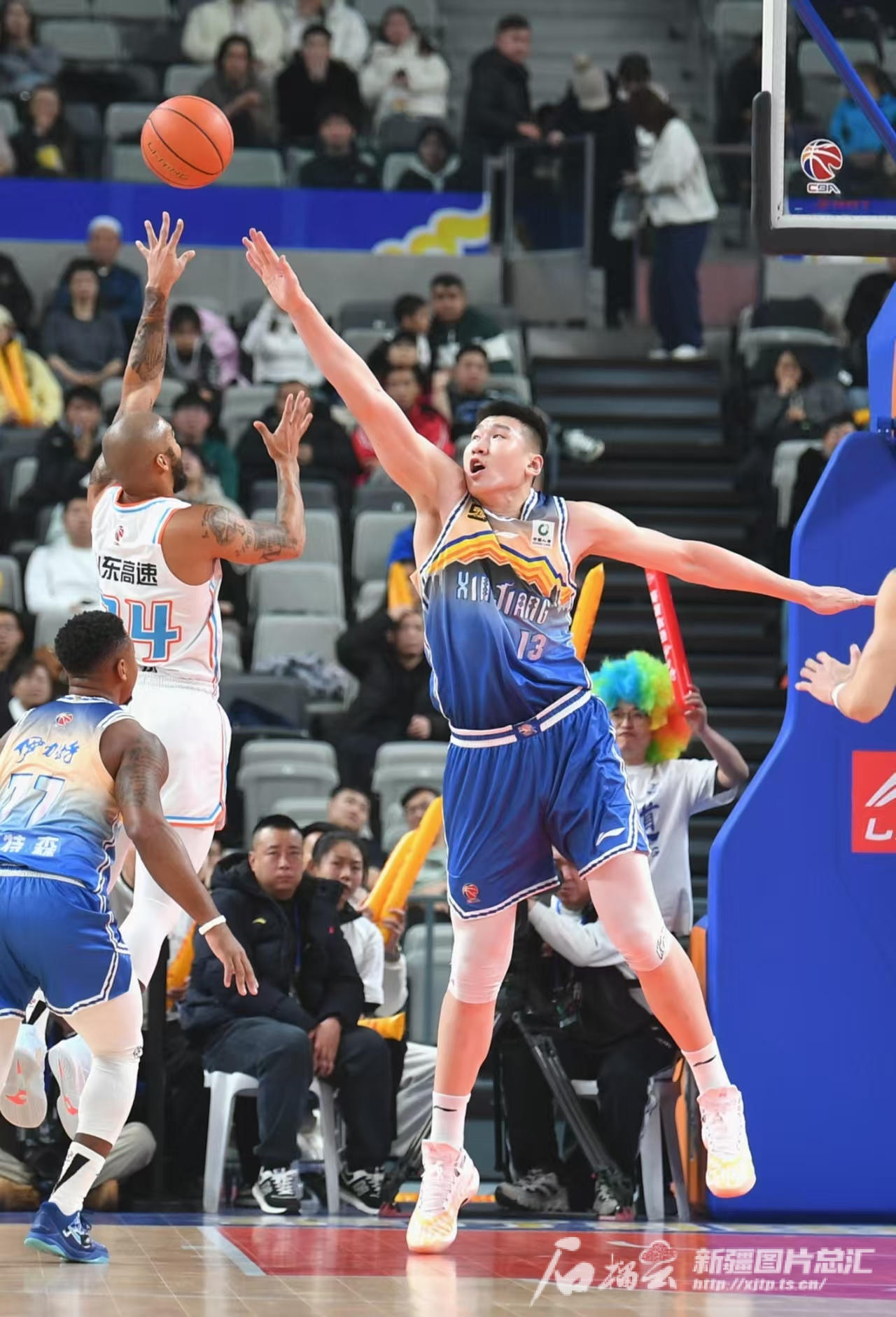 包含新疆男篮险胜上海队，逆转取胜的词条