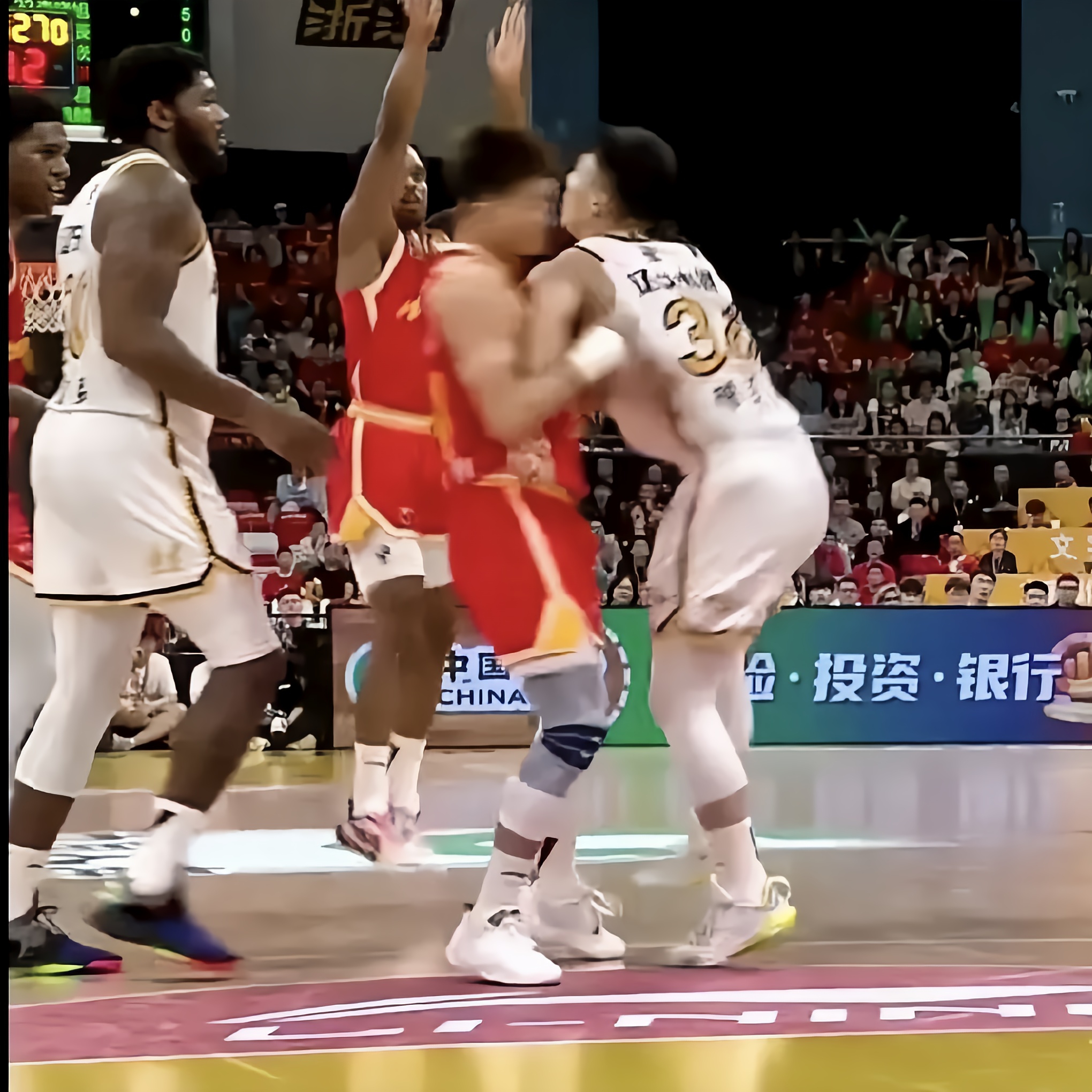 CBA比赛中球队遭遇困局寻求突破