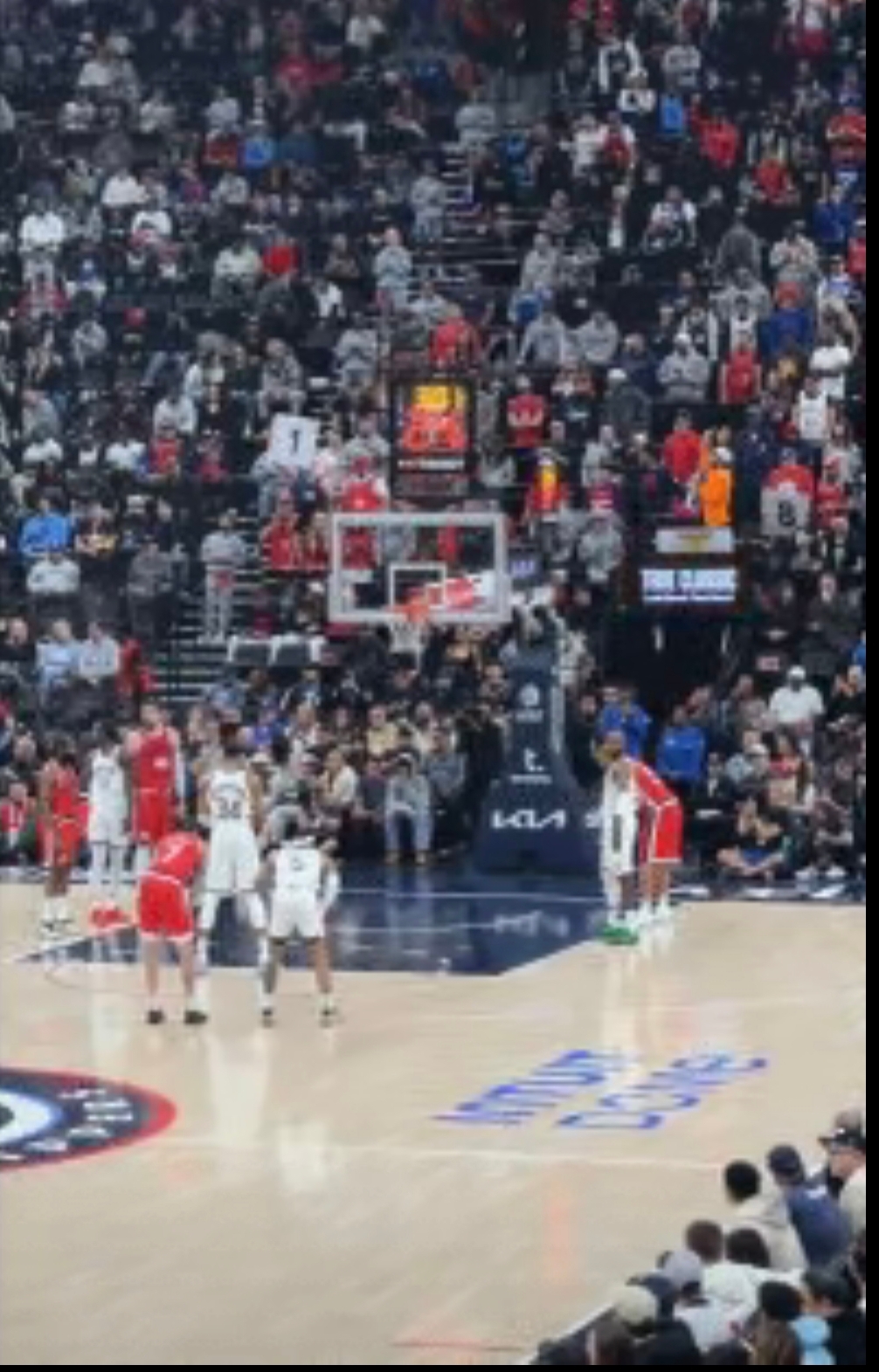 雄鹿主场大胜快船,字母哥独得高分 雄鹿主场大胜快船,字母哥独得高分