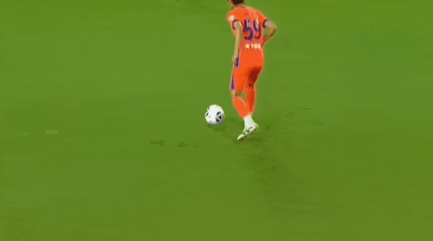 中后卫梅开二度，成为全场焦点的简单介绍