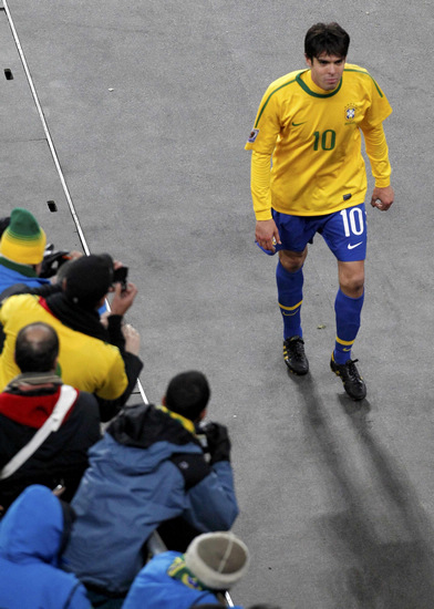 巴西女足队员因伤暂时离开训练的简单介绍 巴西女足队员因伤暂时离开训练的简单介绍