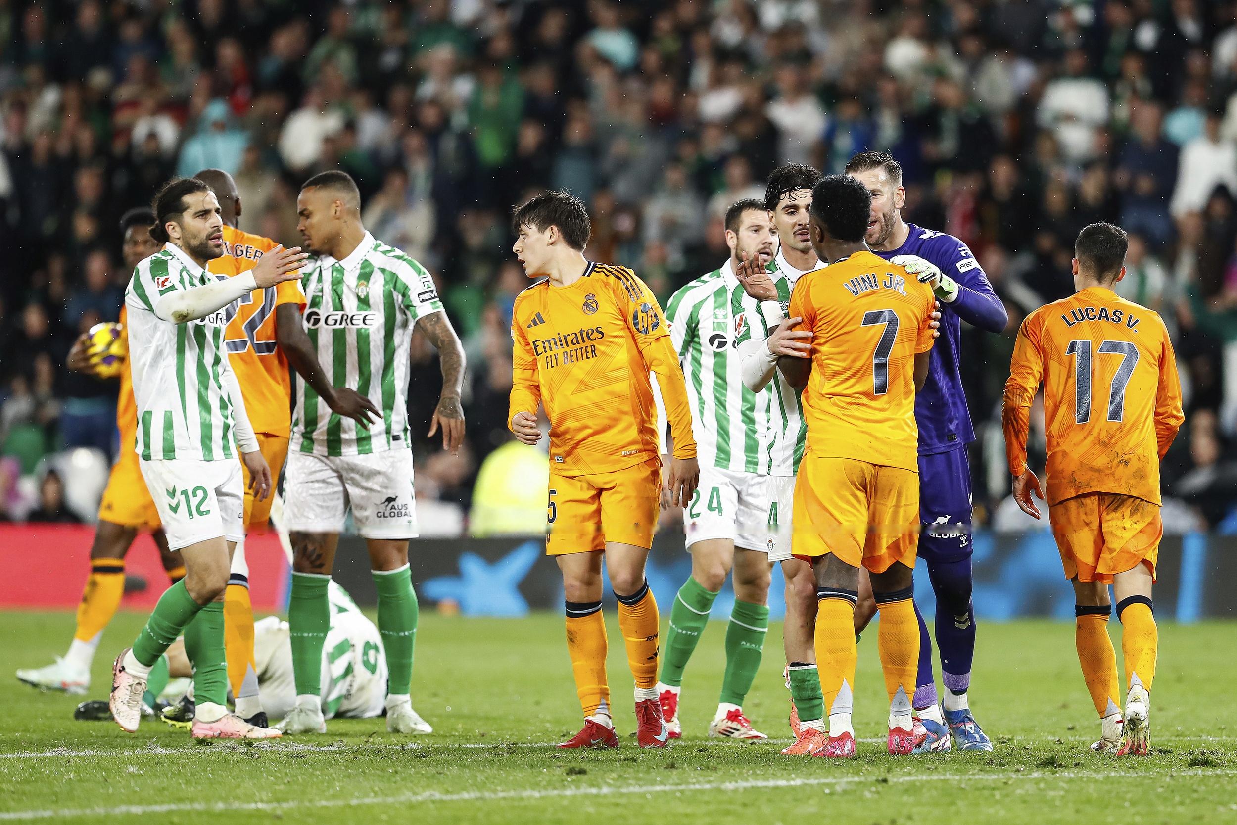 皇马新锋：一传一射领跑西甲射手榜的简单介绍