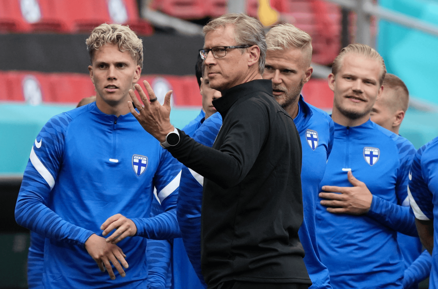 包含芬兰球员加盟瑞典球队开拓职业生涯的词条