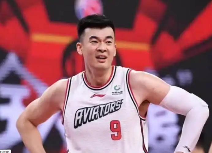 关于名将领衔士气高昂，球队全力拼搏迎战强敌的信息