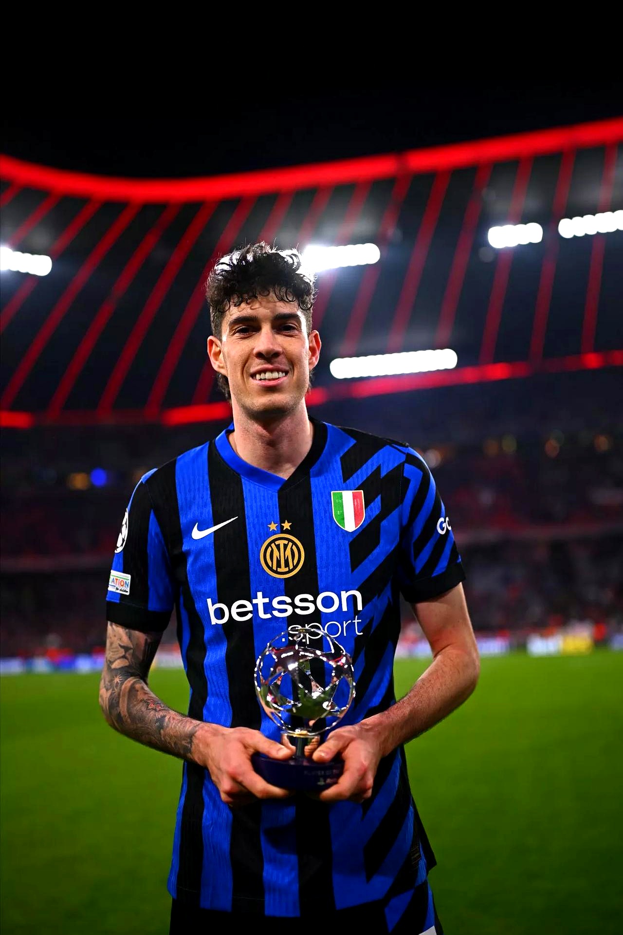 包含欧洲名将复出首秀，球迷期待他的表现的词条