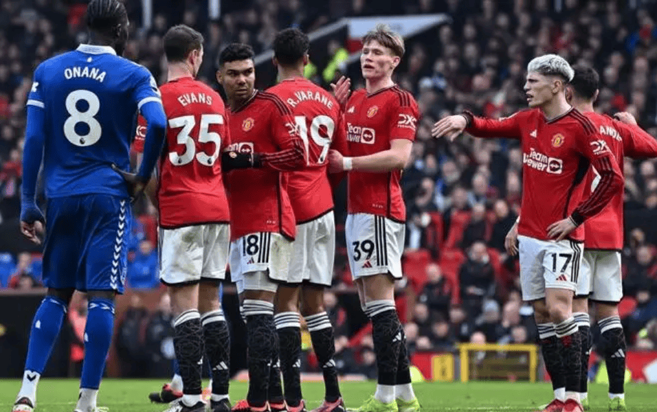 进攻组合默契十足，连续攻破对手球门