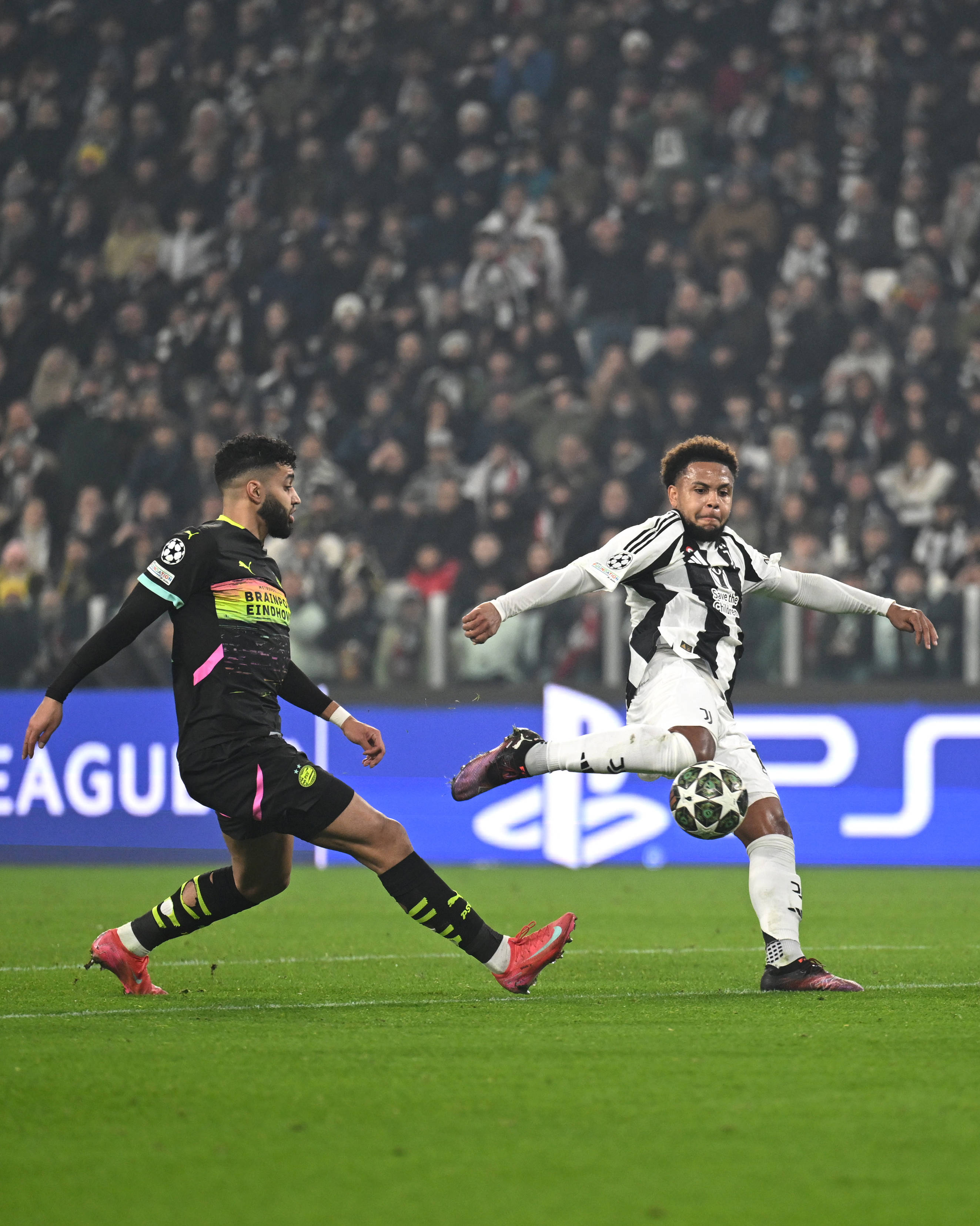 皇家马德里-轻松击败曼联，轻取关键胜利的简单介绍