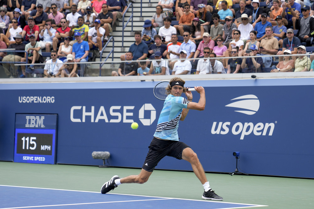 关于日本网球队碾压意大利网球队，兹维列夫高光表现的信息