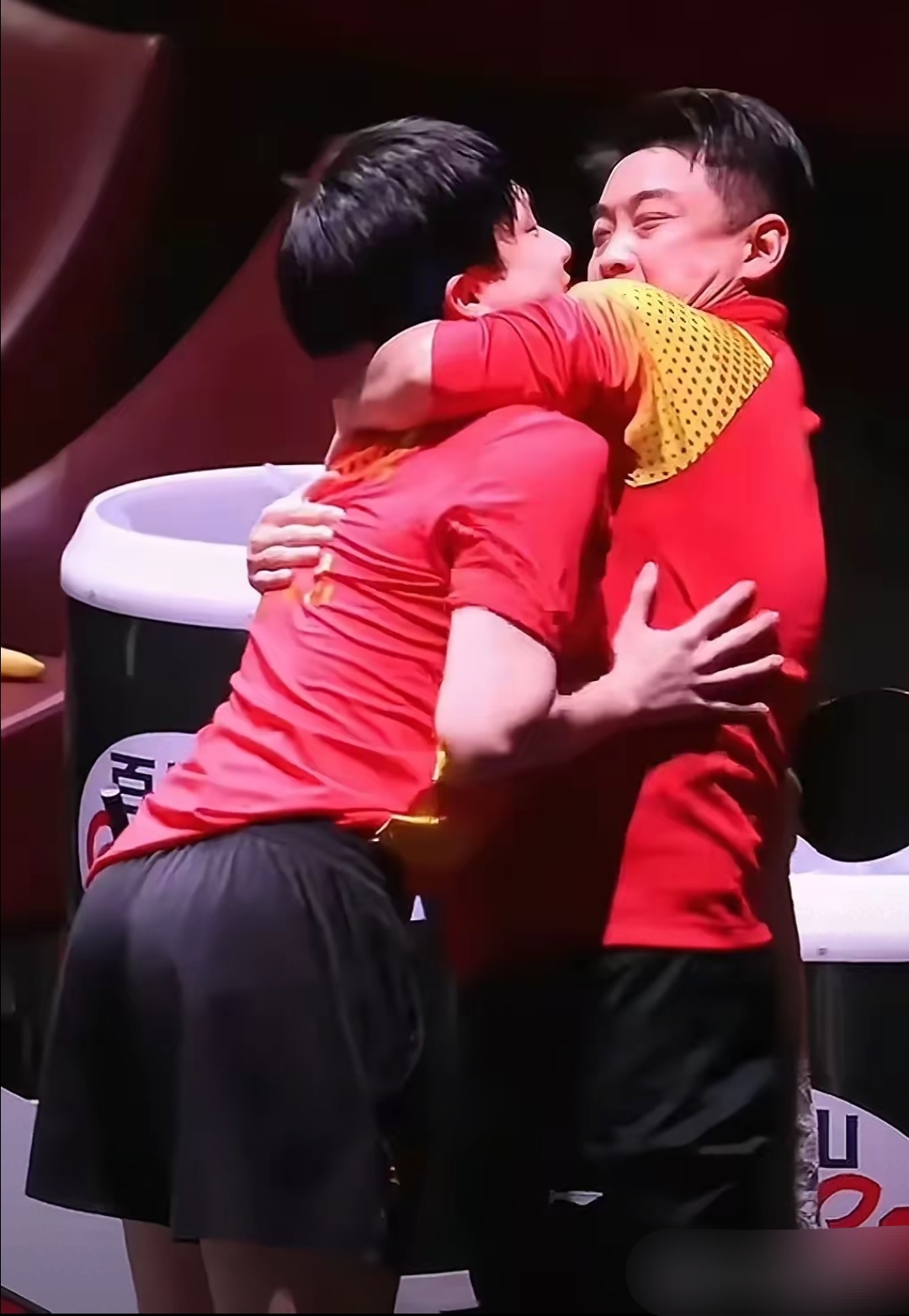 包含瑞典乒乓球队鏖战德国乒乓球队，王皓制霸全场的词条